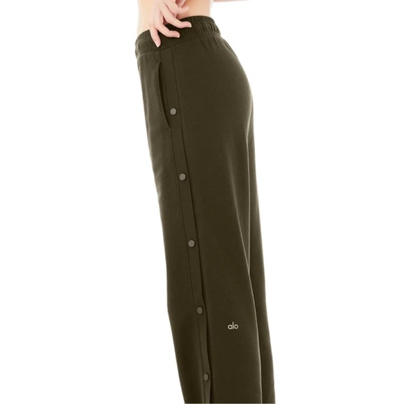 Alo yoga sweatpants - Picture 5 of 6